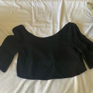 Black flowy going out crop